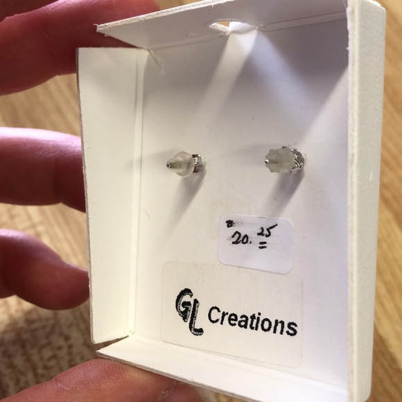 Swinging geometrical earrings. - Picture 2 of 4